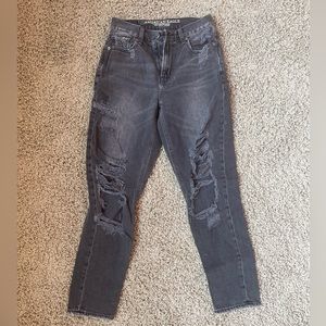 American Eagle black distressed mom jeans size US 0